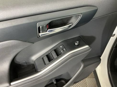 Used 2020 Toyota Highlander XLE AWD/4WD image 13