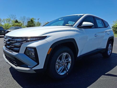 Certified 2025 Hyundai Tucson SE image 2