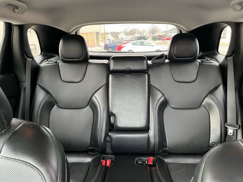 Used 2019 Jeep Cherokee Limited image 15