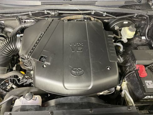 Used 2015 Toyota Tacoma 4x4 Access Cab V6 w/ SR5 Package image 19