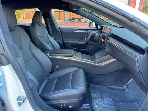 Used 2021 Tesla Model S Plaid image 16