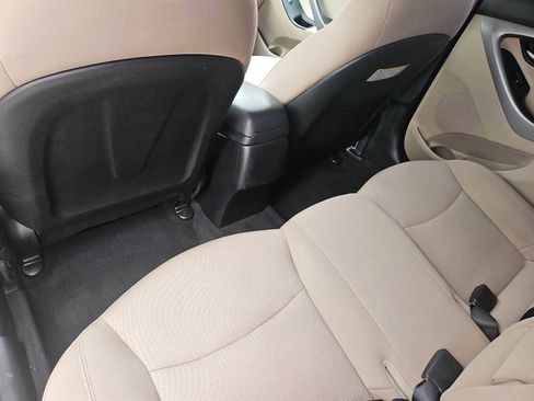 Used 2016 Hyundai Elantra SE image 18