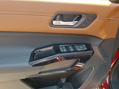 New 2026 Nissan Pathfinder Platinum AWD/4WD image 9