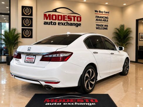 Used 2017 Honda Accord EX image 3