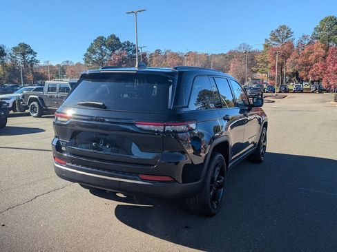 Used 2023 Jeep Grand Cherokee Altitude image 5
