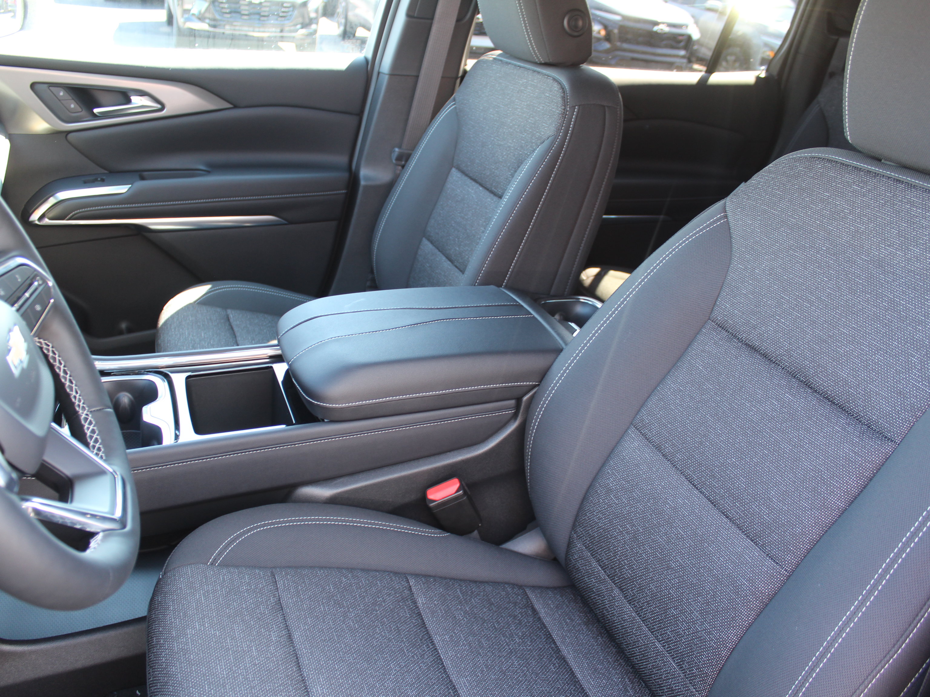 New 2027 Chevrolet Traverse LT w/ Sun and Wheel Package FWD image 9