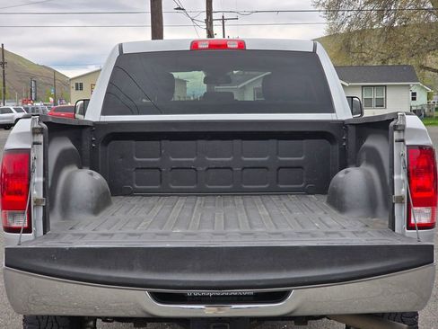 Used 2016 RAM 2500 Tradesman w/ Chrome Appearance Group AWD/4WD image 14