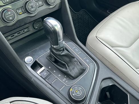 Used 2019 Volkswagen Tiguan SEL Premium image 30