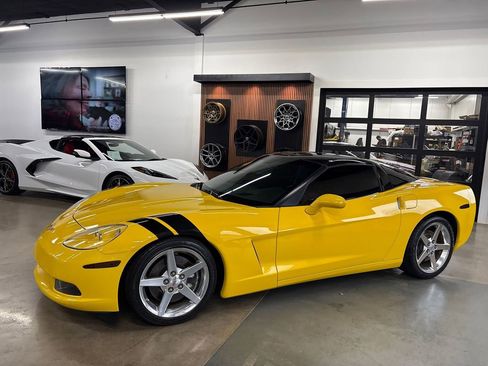 Used 2006 Chevrolet Corvette Coupe w/ Preferred Equipment Group image 2