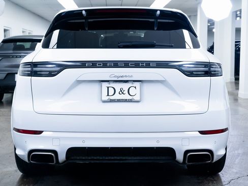 Used 2022 Porsche Cayenne w/ Premium Package image 5