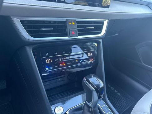 New 2026 Volkswagen Taos SE image 54