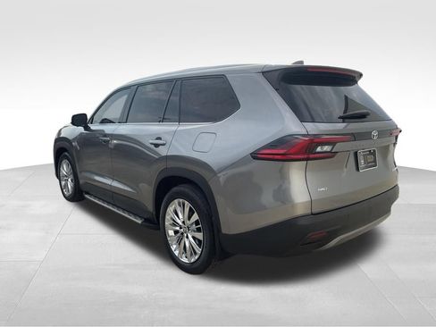 Used 2025 Toyota Grand Highlander AWD image 7