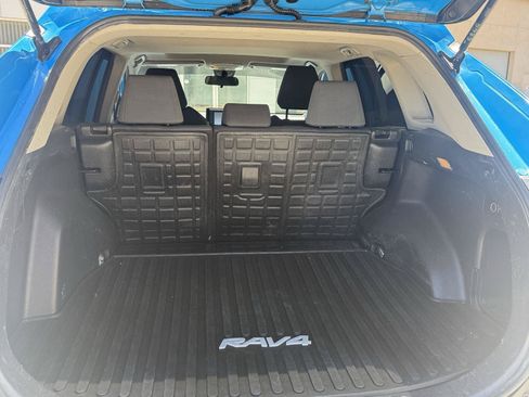 Used 2019 Toyota RAV4 XLE w/ Carpet Mat Package FWD image 8
