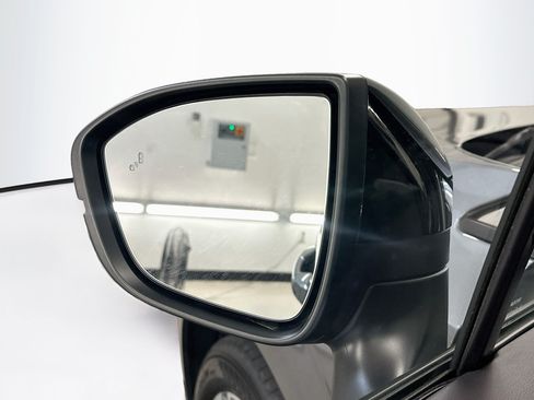 Used 2025 Nissan Murano SV AWD/4WD image 16