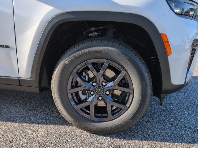 New 2027 Jeep Grand Cherokee Altitude RWD image 10