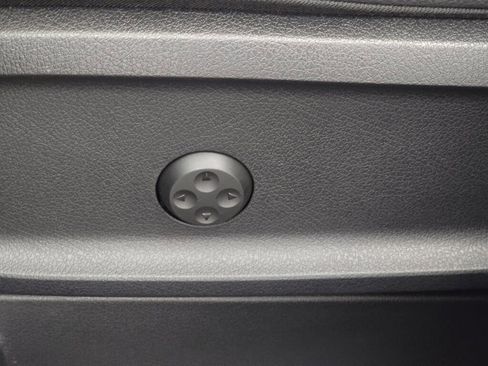 Used 2025 Mercedes-Benz GLB 250 4MATIC image 35