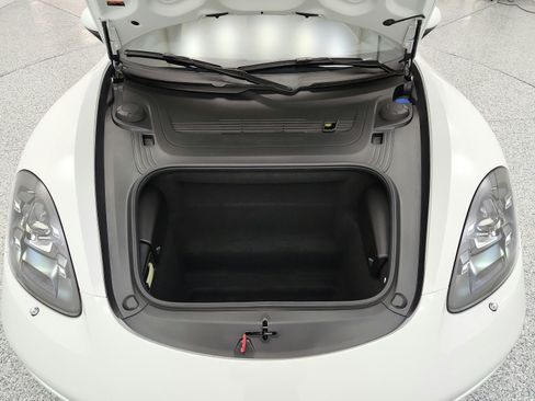Used 2022 Porsche 718 Boxster RWD image 13
