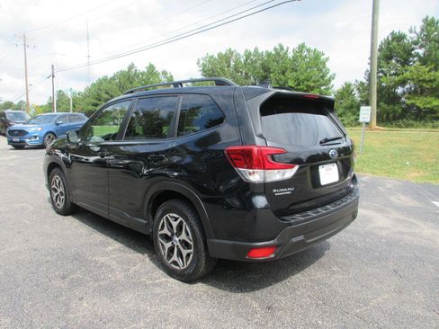 Used 2020 Subaru Forester Premium AWD/4WD image 7