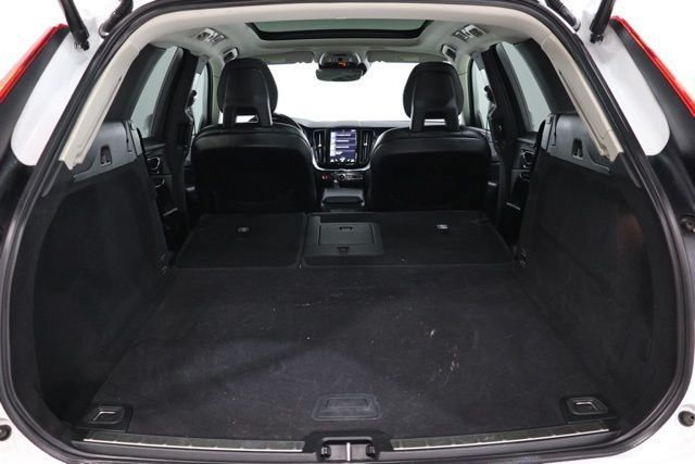 Used 2018 Volvo XC60 T5 Momentum w/ Vision Package AWD/4WD image 32