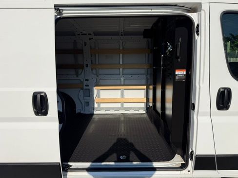 Used 2025 RAM ProMaster 2500 w/ U-Haul Equipment Group FWD image 26
