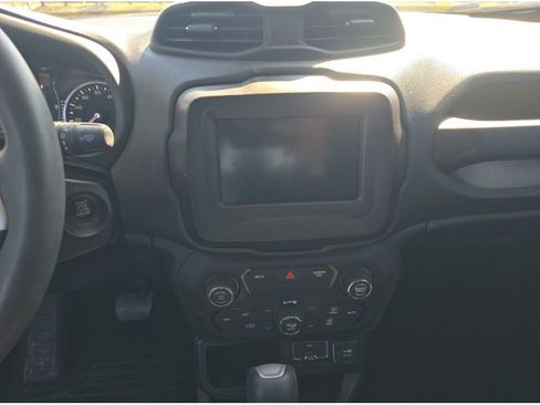 Used 2019 Jeep Renegade Latitude image 14