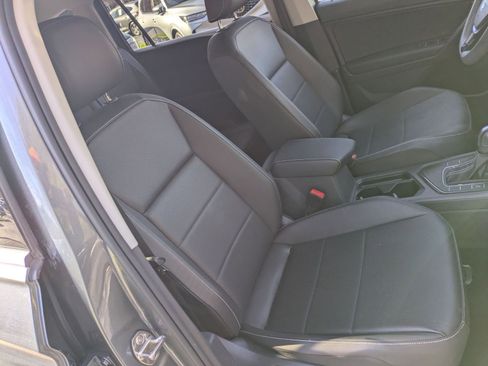 Used 2021 Volkswagen Tiguan SE image 27