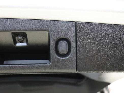 Used 2019 Chevrolet Suburban LT image 33