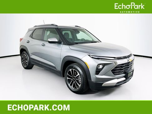 Used 2025 Chevrolet TrailBlazer LT image 1