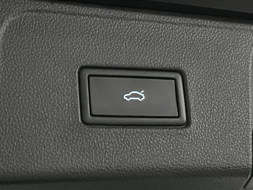 Used 2023 Volkswagen Atlas SE w/ Panoramic Sunroof Package FWD image 40