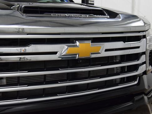 Used 2024 Chevrolet Silverado 2500 High Country w/ Technology Package AWD/4WD image 11