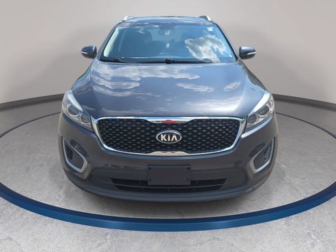 Used 2018 Kia Sorento AWD image 2