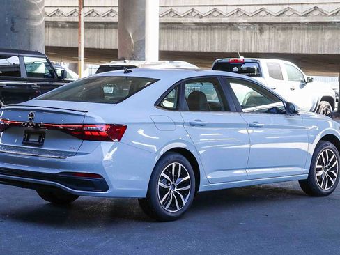 New 2026 Volkswagen Jetta SE image 4