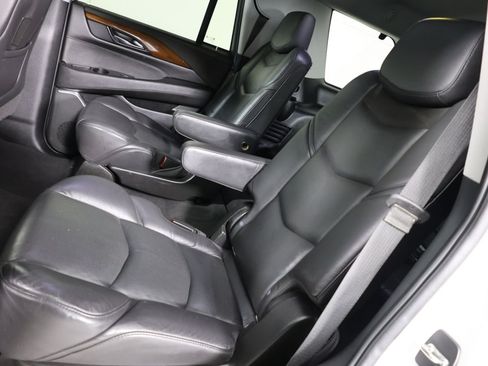 Used 2020 Cadillac Escalade Luxury AWD/4WD image 11