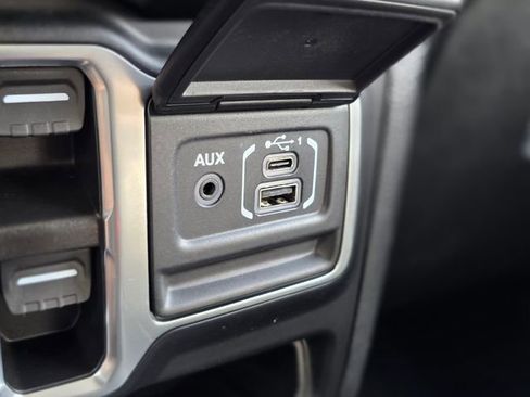 Used 2023 Jeep Wrangler Unlimited Sahara image 32