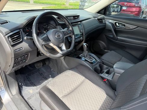 Used 2020 Nissan Rogue SV w/ Premium Package FWD image 12