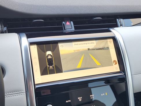 Certified 2023 Land Rover Discovery Sport SE image 19