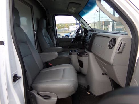 Used 2017 Ford E-450 and Econoline 450 Super Duty w/ Power Windows & Locks Group image 19