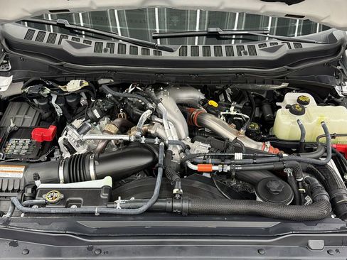 Used 2025 Ford F450 Platinum w/ Camper Package image 16