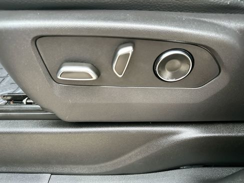 Used 2025 GMC Yukon Denali image 12