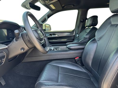 Used 2022 Jeep Wagoneer Series II RWD image 12