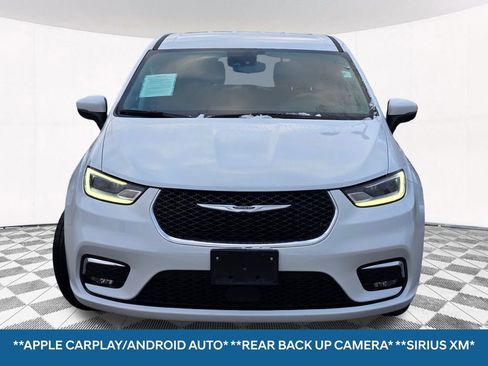 Used 2023 Chrysler Pacifica Touring-L image 4