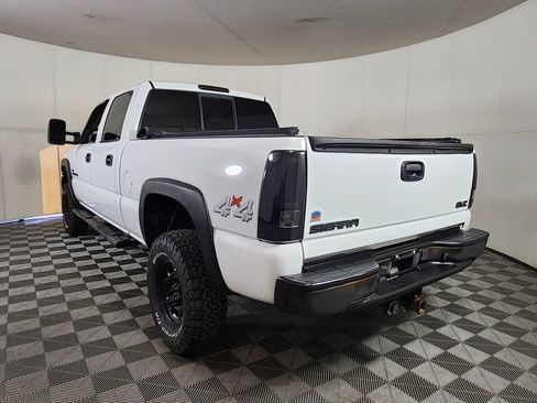 Used 2004 GMC Sierra 2500 SLT w/ Heavy-Duty Power Package AWD/4WD image 5