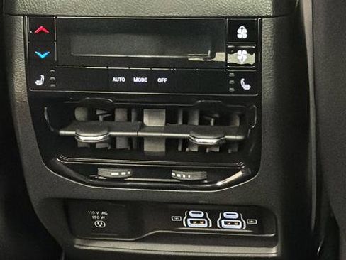 Used 2024 Jeep Grand Cherokee L Limited w/ Luxury Tech Group II image 35