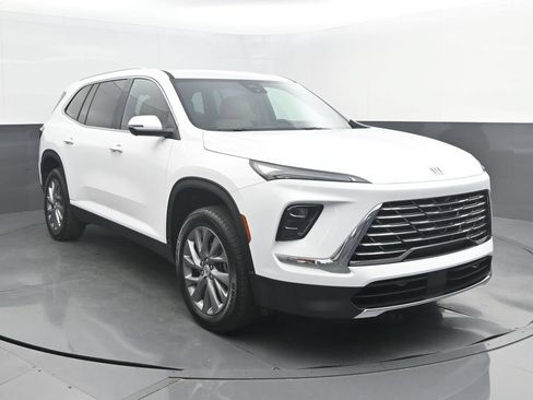 Used 2026 Buick Enclave Preferred w/ Power Package FWD image 9