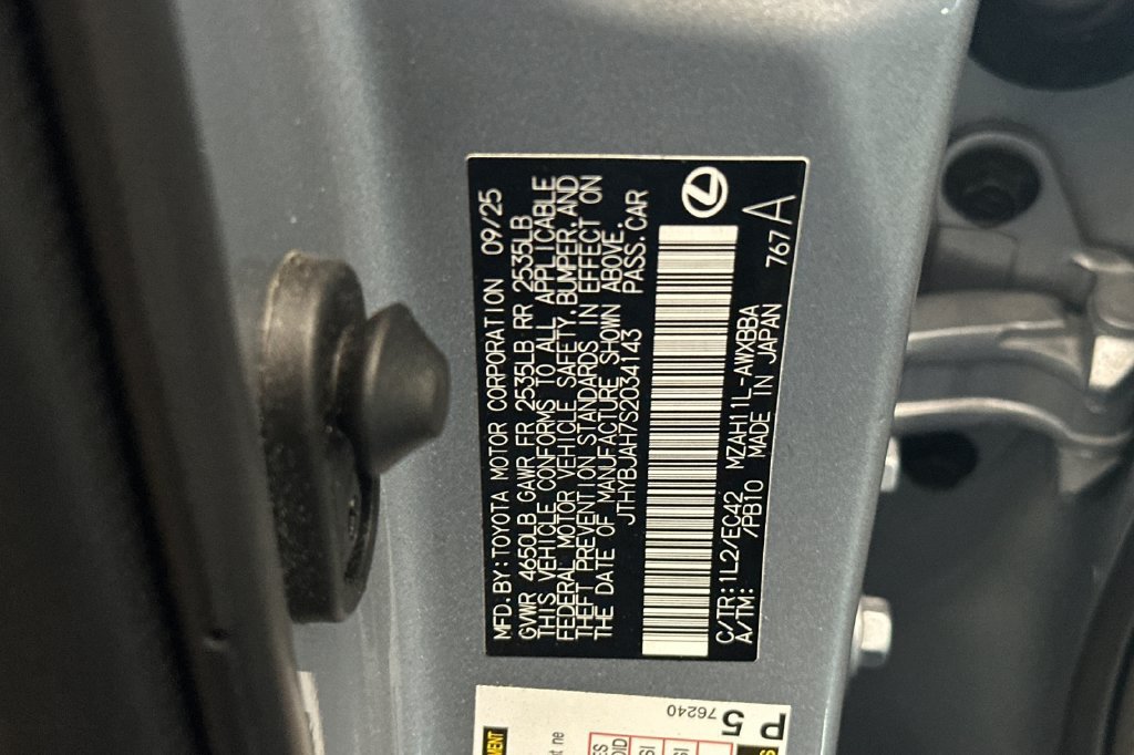 Used 2025 Lexus UX 300h FWD w/ Accessory Package (Z2) image 28