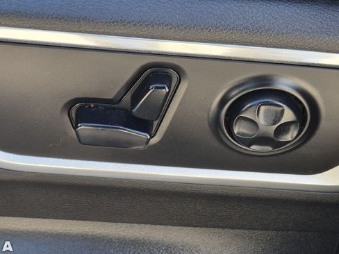 Used 2019 RAM 1500 Laramie AWD/4WD image 19
