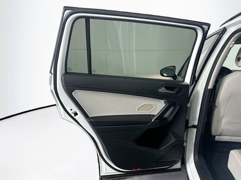 Used 2020 Volkswagen Tiguan SE w/ Panoramic Sunroof Package FWD image 25