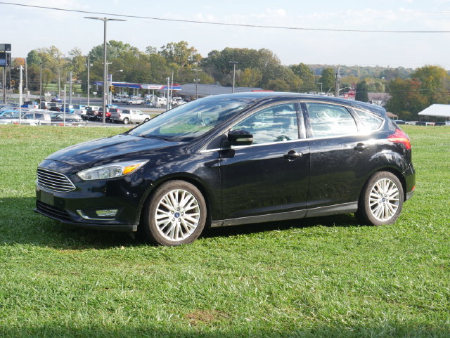 Used 2017 Ford Focus Titanium w/ Titanium Technology Package FWD image 2