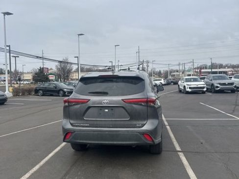 Used 2020 Toyota Highlander XLE image 17