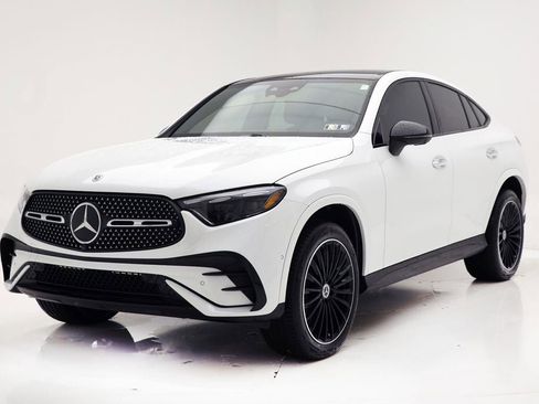 Used 2025 Mercedes-Benz GLC 300 4MATIC image 2